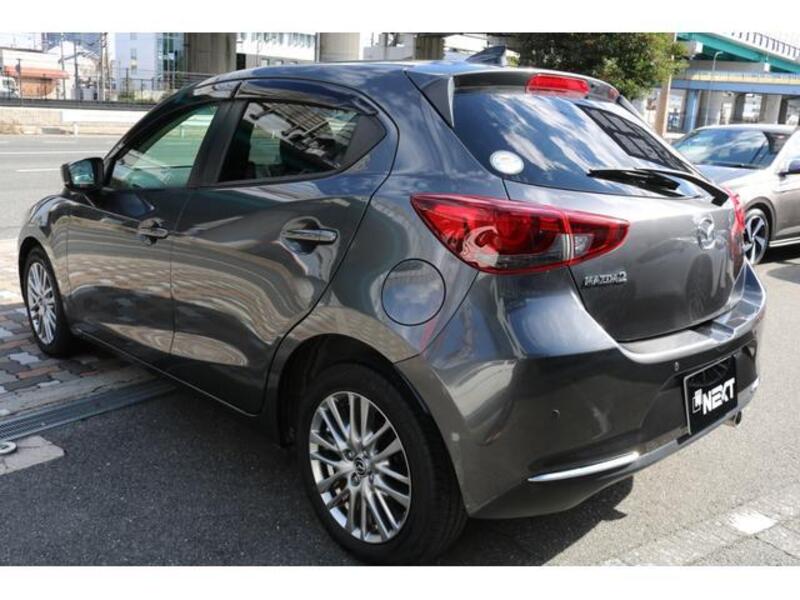 MAZDA2