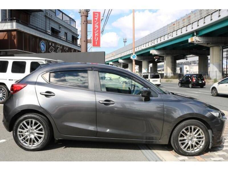 MAZDA2