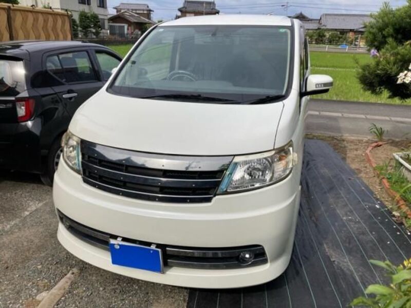 NISSAN SERENA