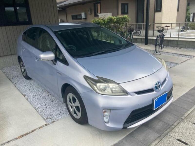 TOYOTA PRIUS