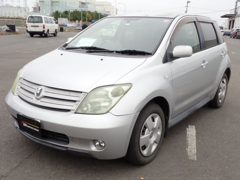 TOYOTA IST