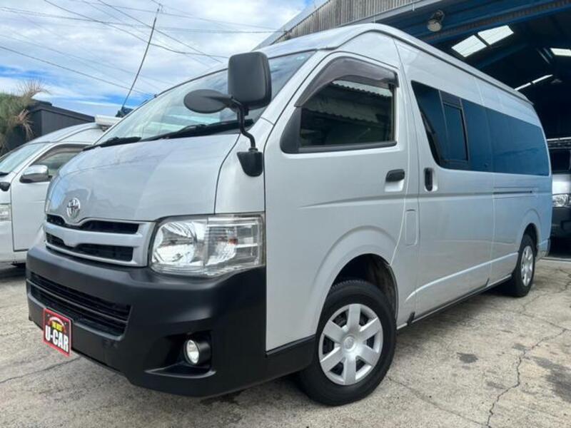 TOYOTA HIACE VAN