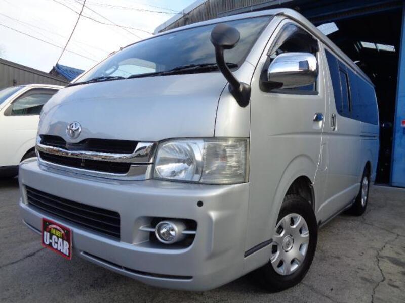 TOYOTA HIACE VAN