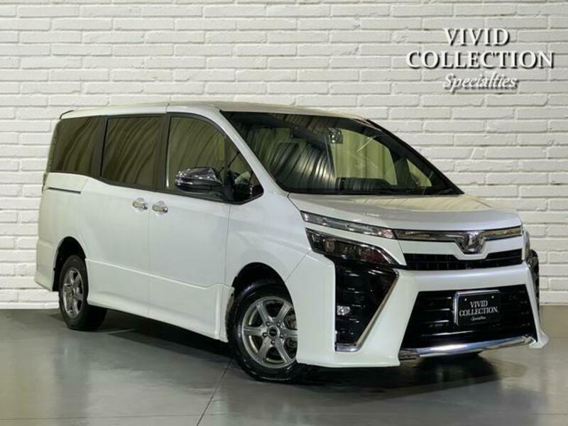 Toyota voxy 2019 фото