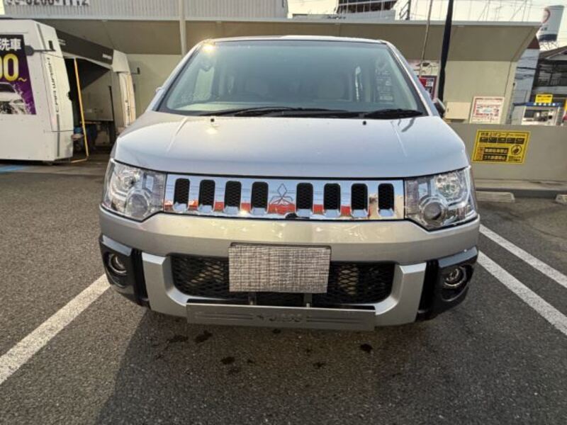 MITSUBISHI DELICA D5