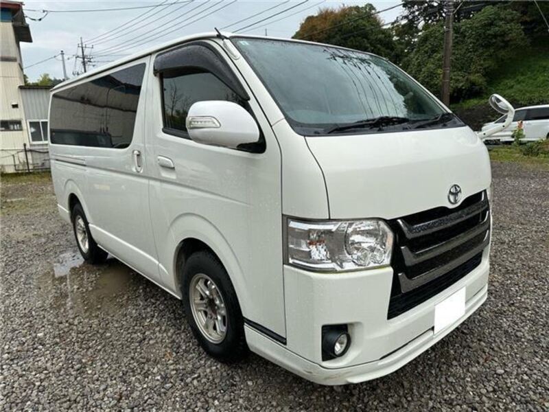 TOYOTA HIACE