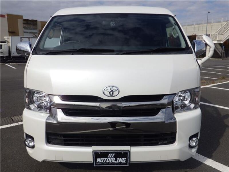 TOYOTA HIACE