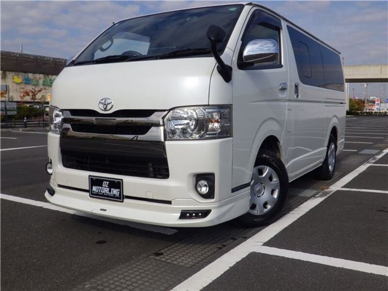 TOYOTA HIACE VAN