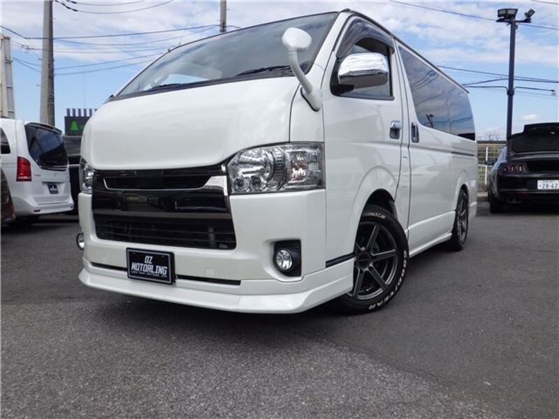 TOYOTA HIACE VAN