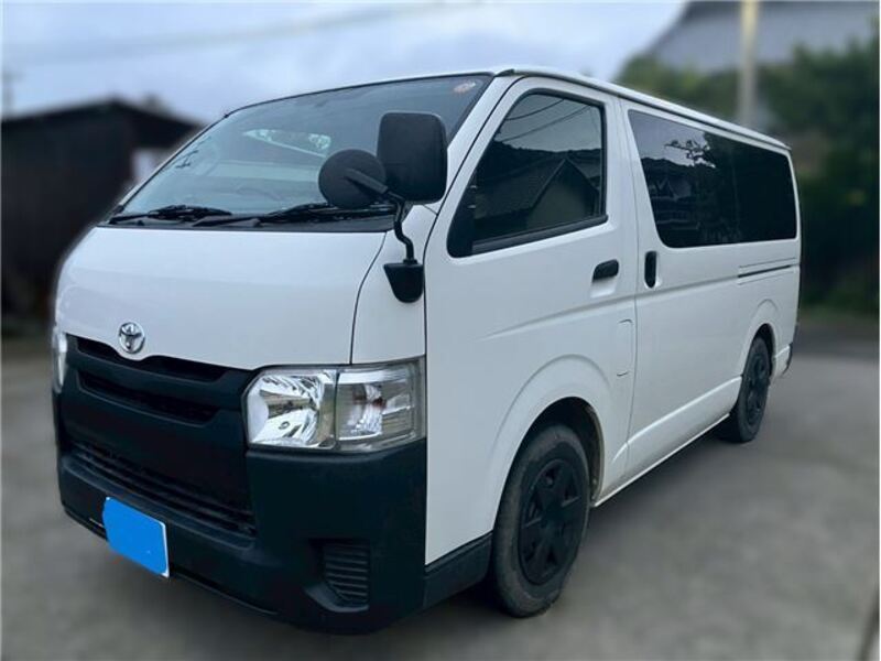 TOYOTA HIACE
