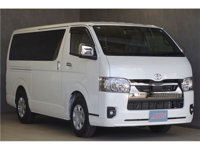 TOYOTA HIACE