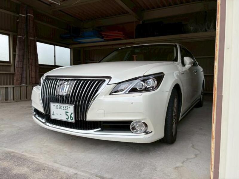 TOYOTA CROWN MAJESTA