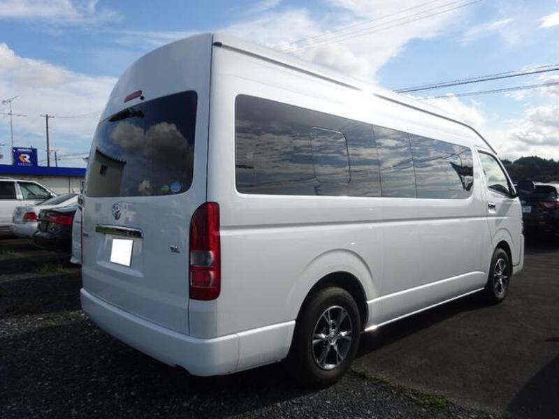 HIACE COMMUTER