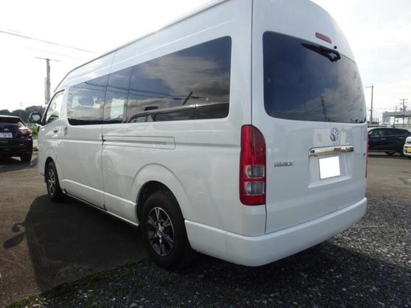 HIACE COMMUTER