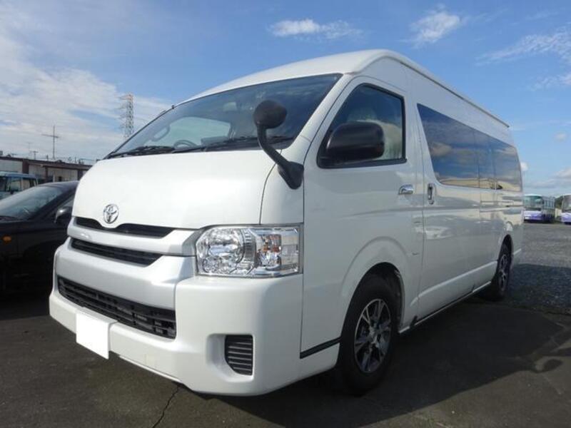 TOYOTA HIACE COMMUTER
