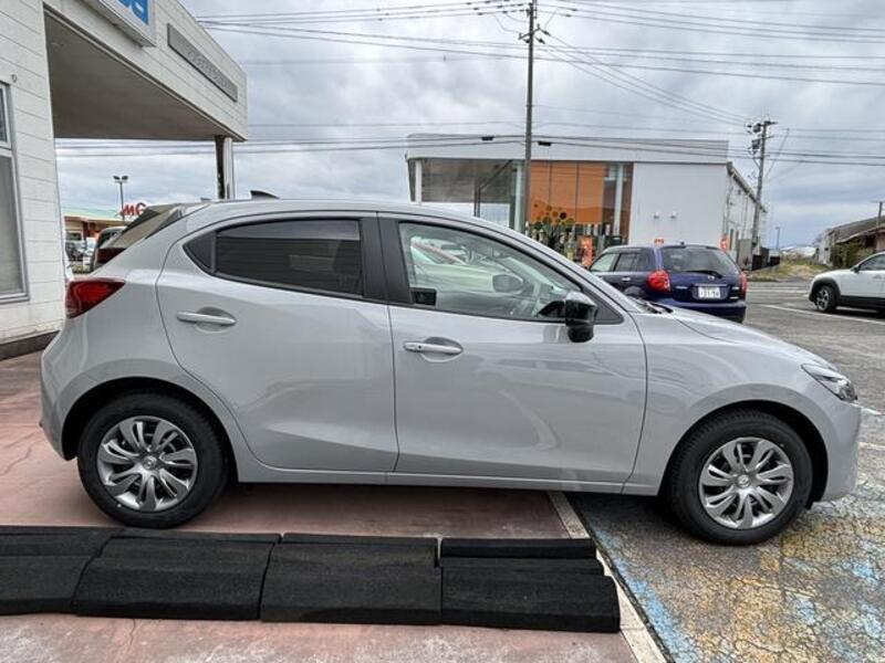 MAZDA2