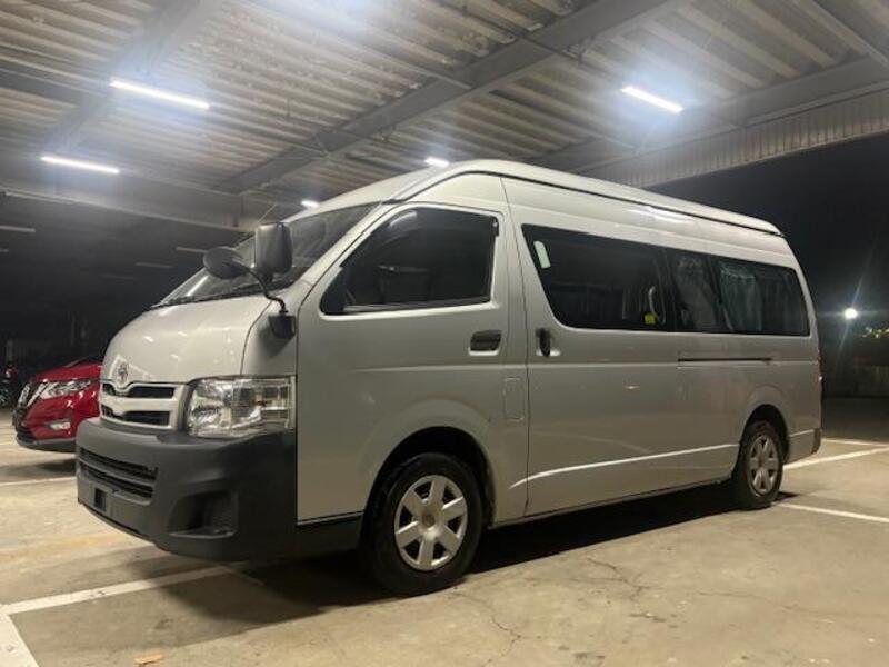 HIACE COMMUTER