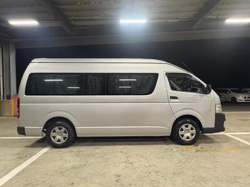HIACE COMMUTER