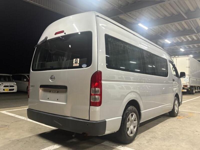 HIACE COMMUTER