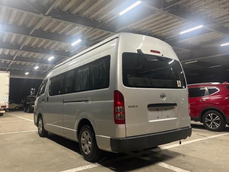 HIACE COMMUTER