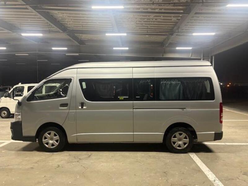 HIACE COMMUTER