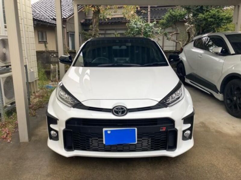 GR YARIS-0