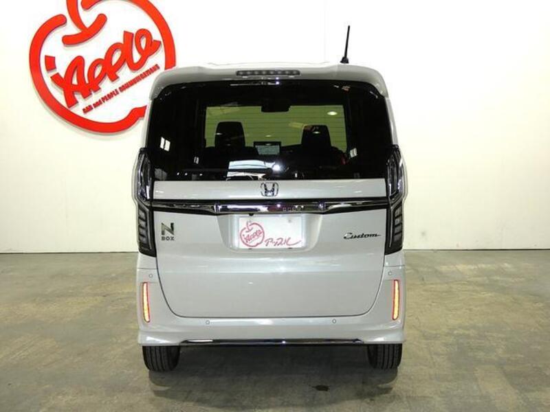N BOX CUSTOM