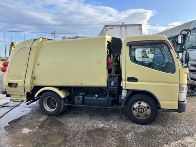MITSUBISHI CANTER