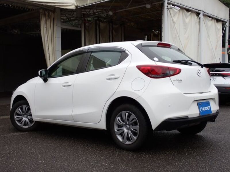 MAZDA2