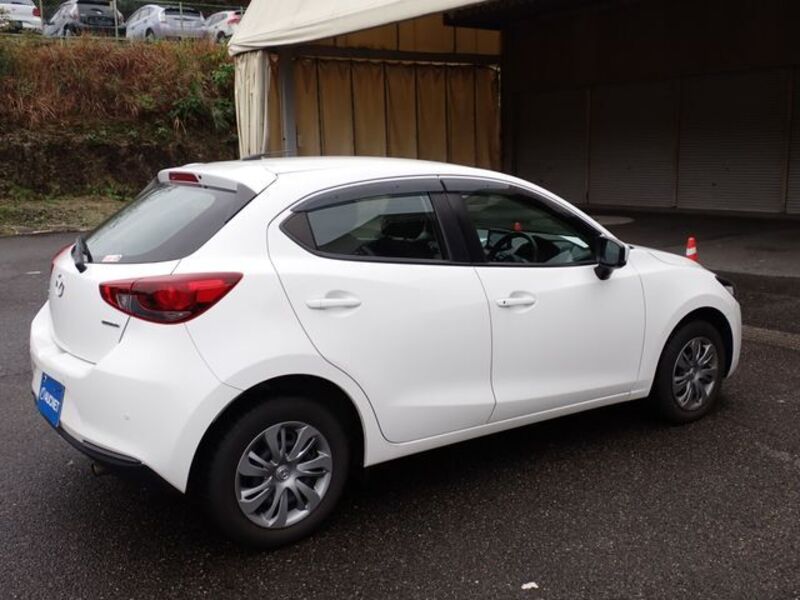MAZDA2