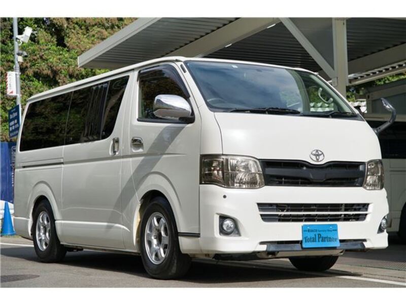 TOYOTA HIACE VAN