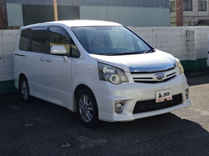 TOYOTA NOAH