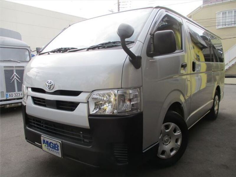 TOYOTA HIACE