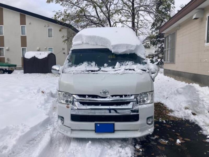 TOYOTA HIACE VAN