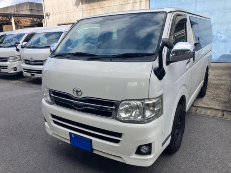 TOYOTA HIACE VAN