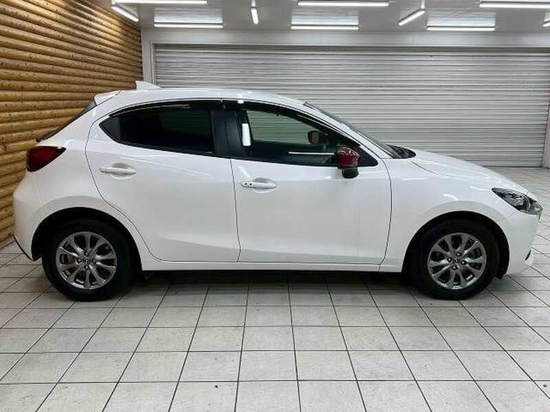 MAZDA2