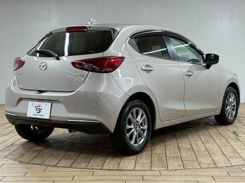 MAZDA2