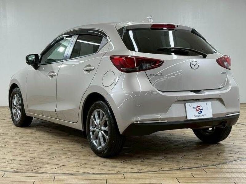 MAZDA2