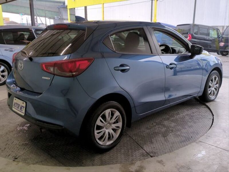 MAZDA2