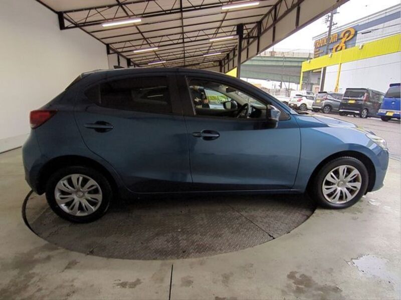 MAZDA2