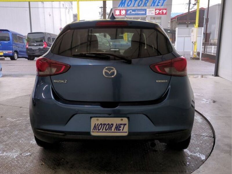 MAZDA2