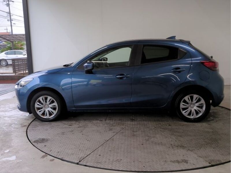 MAZDA2