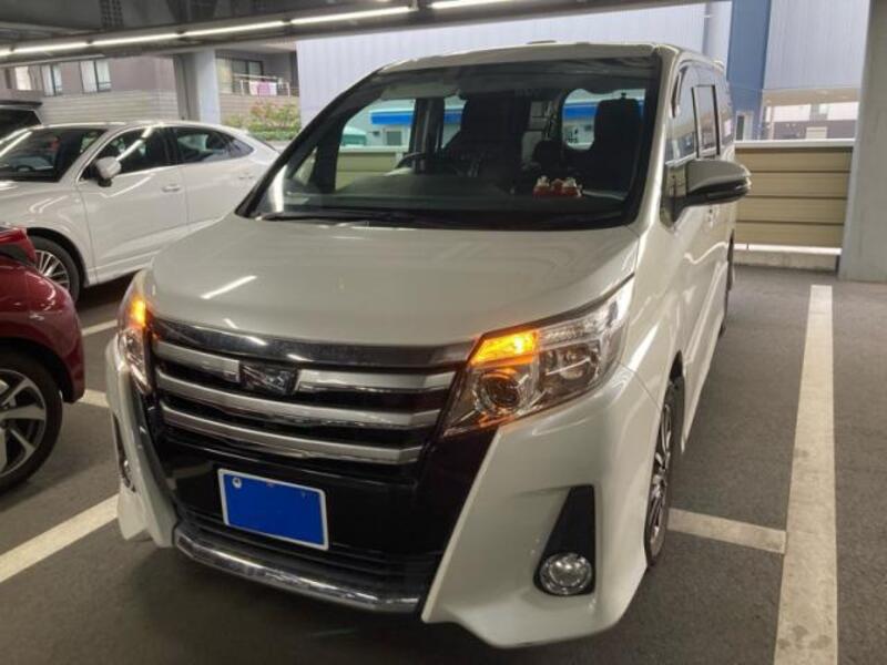 TOYOTA NOAH