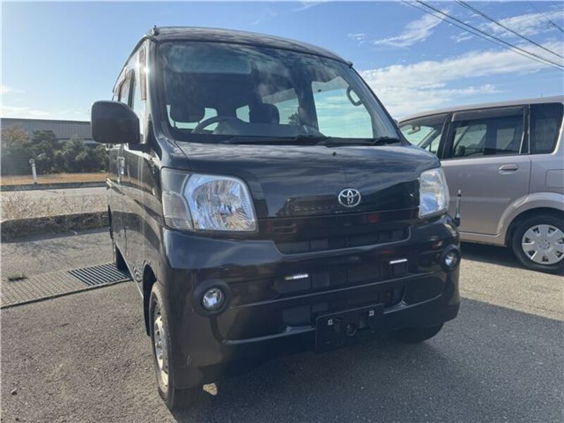 TOYOTA PIXIS VAN