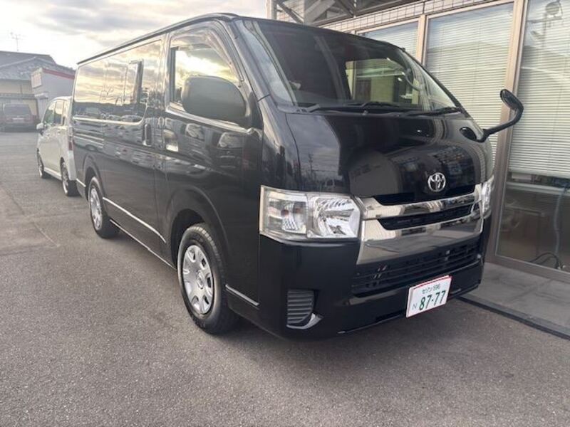 TOYOTA HIACE
