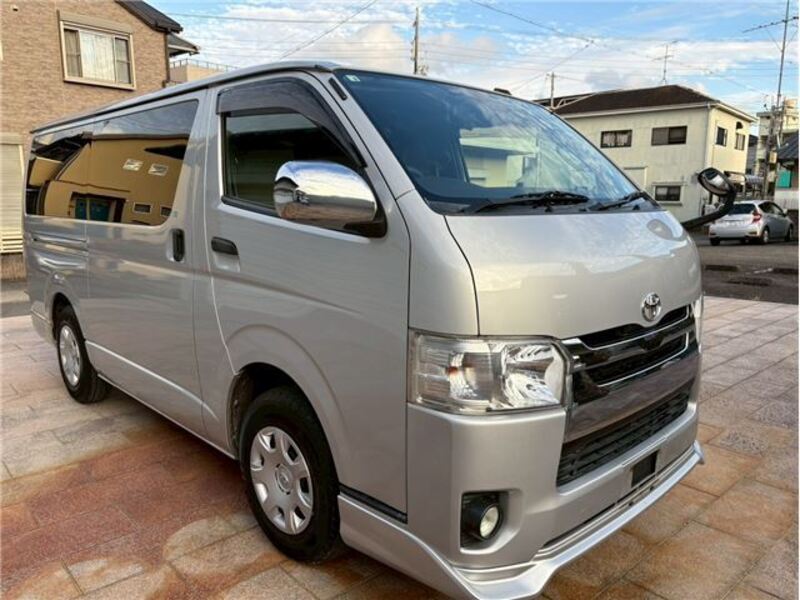 TOYOTA HIACE