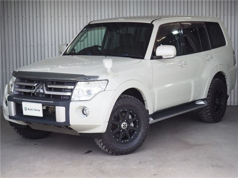 MITSUBISHI PAJERO