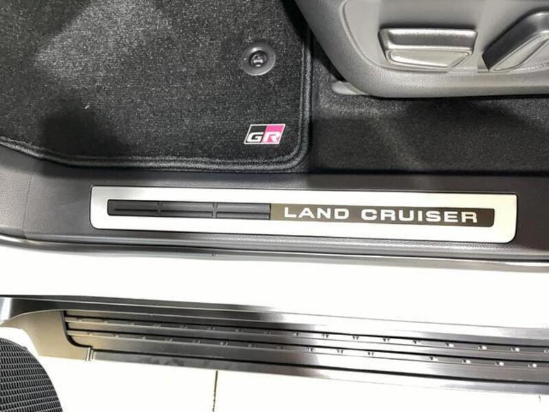 LAND CRUISER