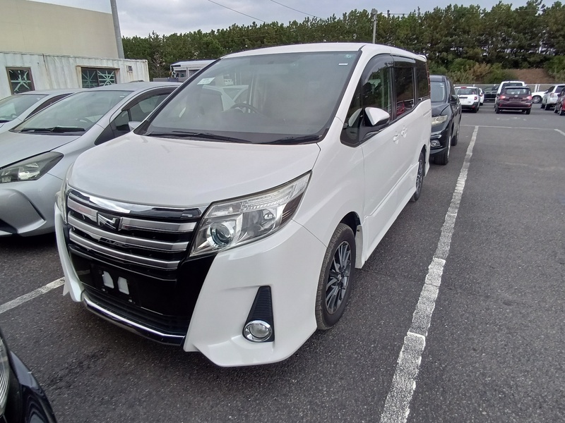 TOYOTA NOAH