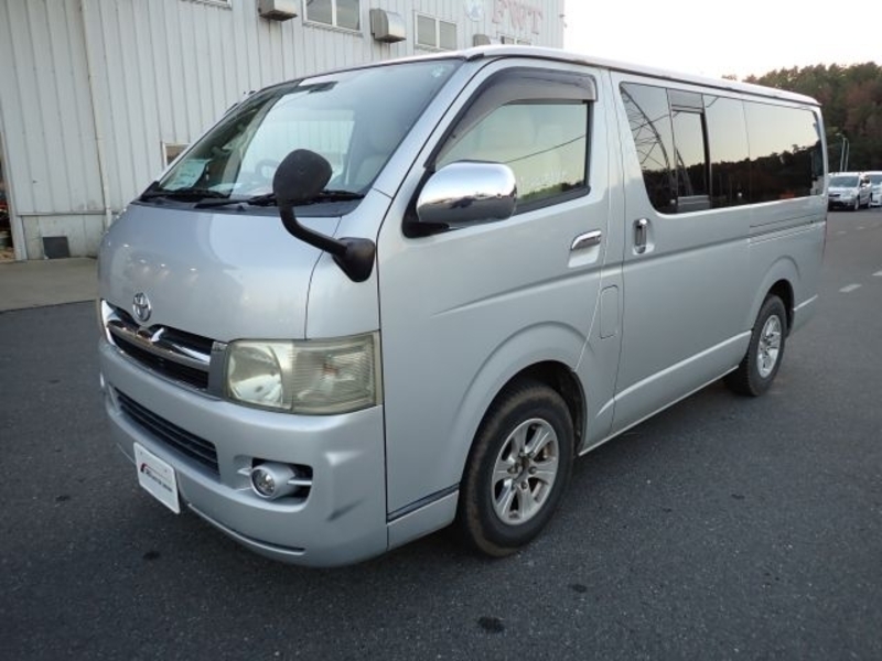 TOYOTA Regiusace Van